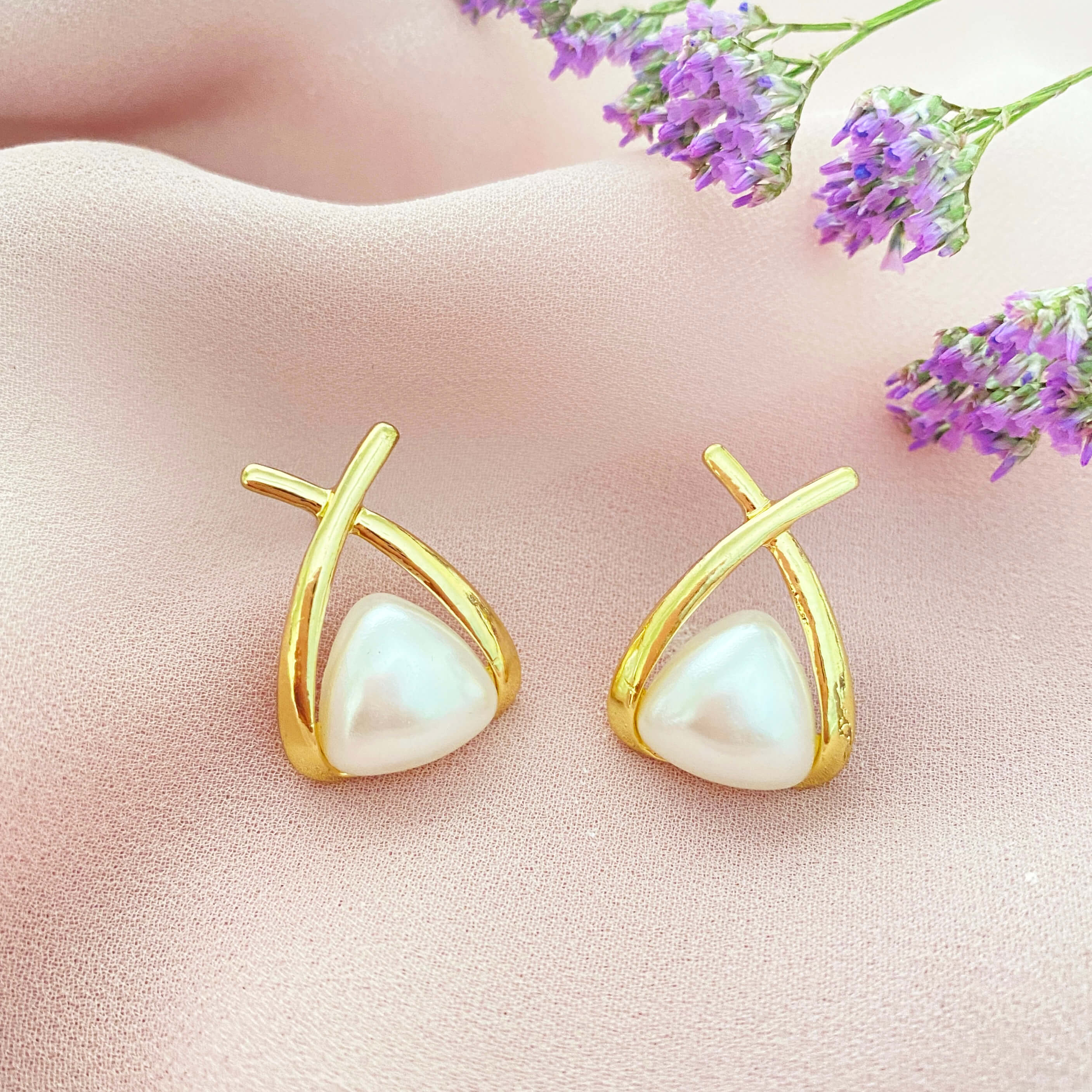 Buy Oomph Jewellery Small White Pearl Drop Earrings Online At Best Price @  Tata CLiQ